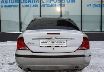 Подержанный автомобиль Ford Focus Sedan 2003 года (4 фото)