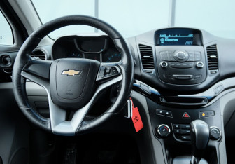 Подержанный автомобиль Chevrolet Orlando 2013 года (10 фото)