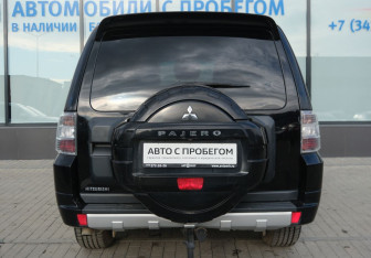Подержанный автомобиль Mitsubishi Pajero 2013 года (4 фото)