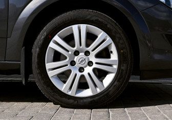 Подержанный автомобиль Opel Astra Sedan 2012 года (20 фото)