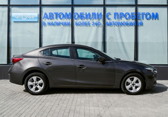 Подержанный автомобиль Mazda 3 Sedan 2017 года (6 фото)