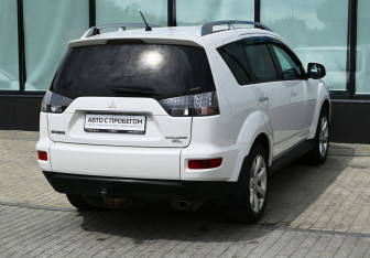 Подержанный автомобиль Mitsubishi Outlander 2010 года (5 фото)