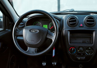 Подержанный автомобиль LADA (ВАЗ) Granta Sedan 2012 года (17 фото)