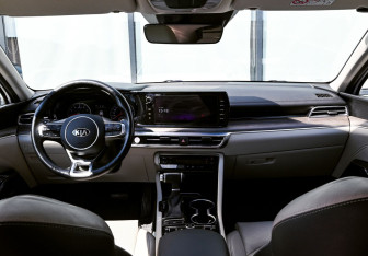 Подержанный автомобиль Kia K5 2021 года (18 фото)