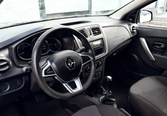 Подержанный автомобиль Renault Logan Sedan 2019 года (13 фото)