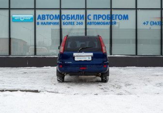 Подержанный автомобиль Nissan X-Trail 2005 года (4 фото)