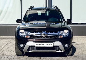 Подержанный автомобиль Renault Duster 2017 года (8 фото)