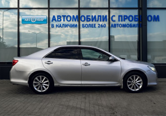 Подержанный автомобиль Toyota Camry Sedan 2013 года (6 фото)
