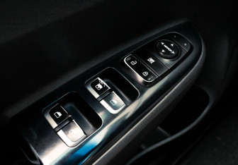 Подержанный автомобиль Kia Rio Hatchback 2019 года (9 фото)
