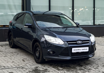 Подержанный автомобиль Ford Focus Hatchback 2012 года (7 фото)