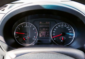 Подержанный автомобиль Nissan X-Trail 2012 года (11 фото)