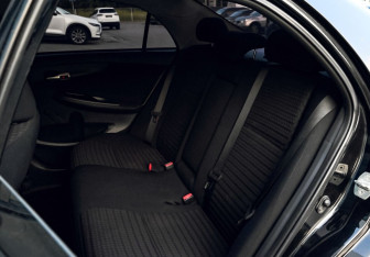 Подержанный автомобиль Toyota Corolla Sedan 2012 года (14 фото)