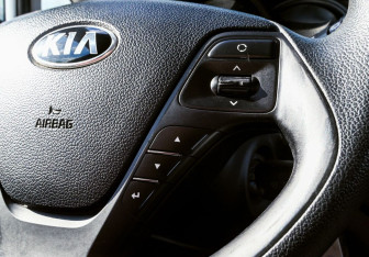 Подержанный автомобиль Kia Ceed Hatchback 2012 года (14 фото)