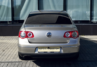 Подержанный автомобиль Volkswagen Passat Sedan 2008 года (4 фото)