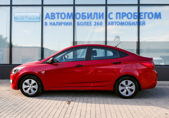 Подержанный автомобиль Hyundai Solaris Sedan 2015 года (2 фото)