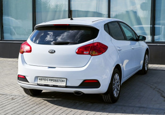 Подержанный автомобиль Kia Ceed Hatchback 2012 года (4 фото)