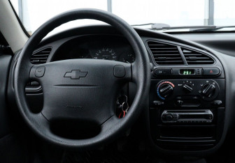 Подержанный автомобиль Chevrolet Lanos 2006 года (10 фото)
