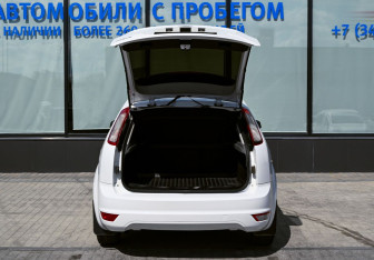 Подержанный автомобиль Ford Focus Hatchback 2011 года (18 фото)