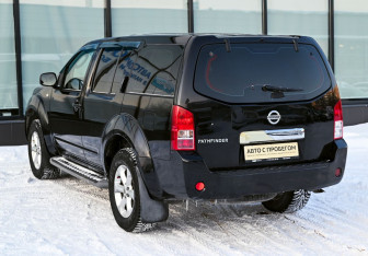 Подержанный автомобиль Nissan Pathfinder 2008 года (3 фото)