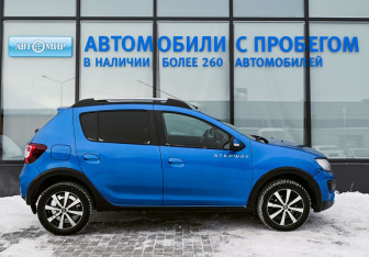 Подержанный автомобиль Renault Sandero 2015 года (6 фото)