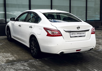 Подержанный автомобиль Nissan Teana 2014 года (3 фото)