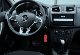 Подержанный автомобиль Renault Logan Sedan 2022 года (10 фото)