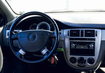Подержанный автомобиль Chevrolet Lacetti Sedan 2008 года (17 фото)