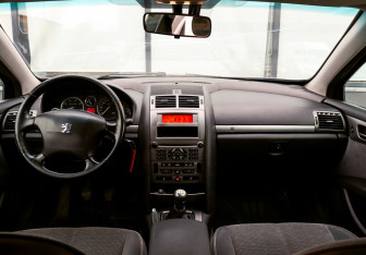 Подержанный автомобиль Peugeot 407 Sedan 2006 года (16 фото)