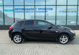 Подержанный автомобиль Opel Astra Hatchback 2011 года (6 фото)