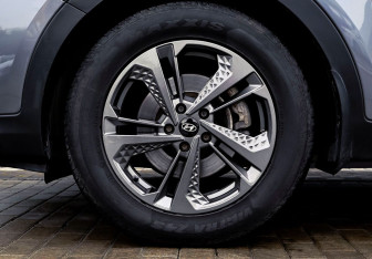 Подержанный автомобиль Hyundai Santa Fe 2015 года (14 фото)