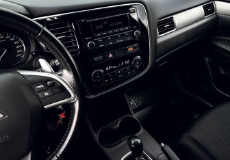 Подержанный автомобиль Mitsubishi Outlander 2013 года (10 фото)
