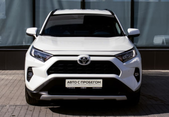 Подержанный автомобиль Toyota RAV4 2020 года (8 фото)
