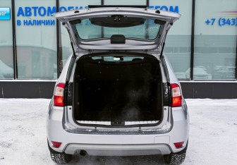 Подержанный автомобиль Nissan Terrano 2017 года (18 фото)