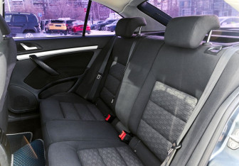 Подержанный автомобиль Skoda Octavia Liftback 2011 года (15 фото)