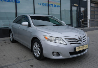 Подержанный автомобиль Toyota Camry Sedan 2011 года (7 фото)