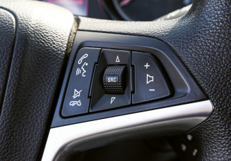 Подержанный автомобиль Opel Astra Hatchback 2013 года (13 фото)