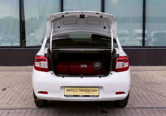 Подержанный автомобиль Renault Logan Sedan 2015 года (18 фото)