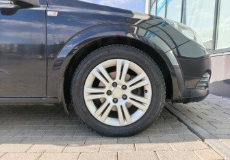 Подержанный автомобиль Opel Astra Hatchback 2008 года (19 фото)