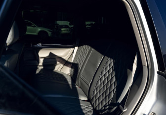 Подержанный автомобиль Volkswagen Touareg 2003 года (15 фото)