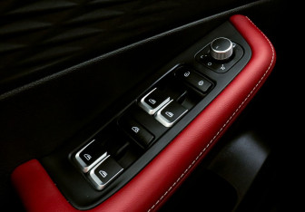 Подержанный автомобиль Geely Coolray 2024 года (12 фото)