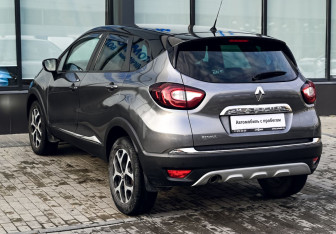Подержанный автомобиль Renault Kaptur 2017 года (3 фото)
