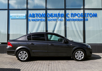 Подержанный автомобиль Opel Astra Sedan 2012 года (6 фото)
