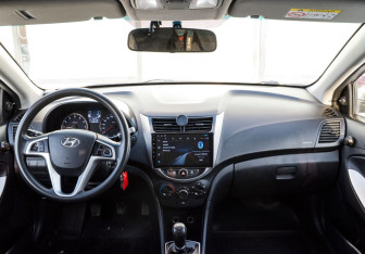 Подержанный автомобиль Hyundai Solaris Sedan 2015 года (12 фото)