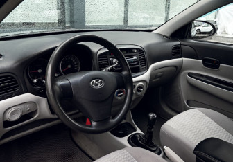 Подержанный автомобиль Hyundai Verna Sedan 2007 года (13 фото)