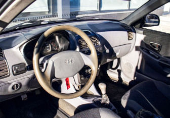 Подержанный автомобиль Hyundai Accent Sedan 2008 года (13 фото)