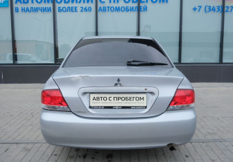Подержанный автомобиль Mitsubishi Lancer Sedan 2006 года (4 фото)