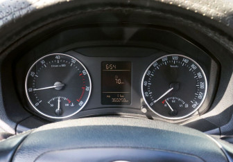 Подержанный автомобиль Skoda Octavia Liftback 2011 года (9 фото)