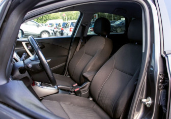 Подержанный автомобиль Opel Astra Hatchback 2011 года (16 фото)