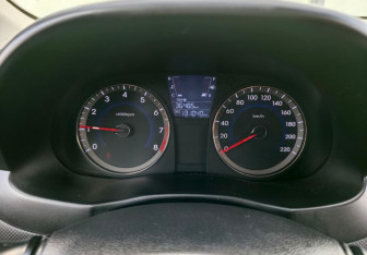 Подержанный автомобиль Hyundai Solaris Sedan 2011 года (17 фото)