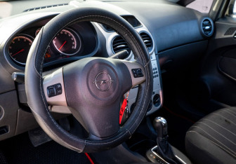 Подержанный автомобиль Opel Corsa 2008 года (10 фото)